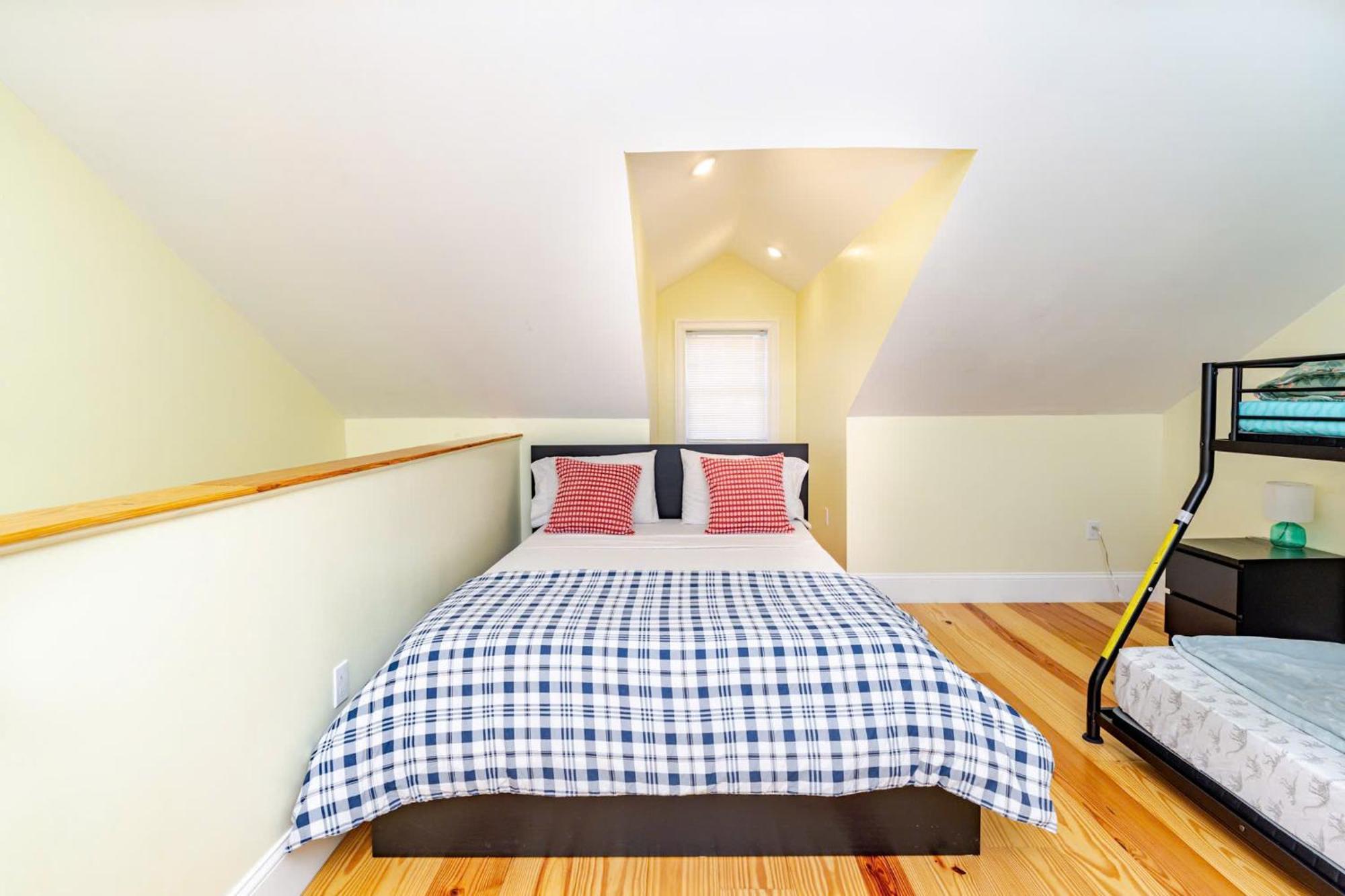 Апартаменти 37 - 3Br Quincy - Cozy Townhouse Near Blue Hills Екстер'єр фото