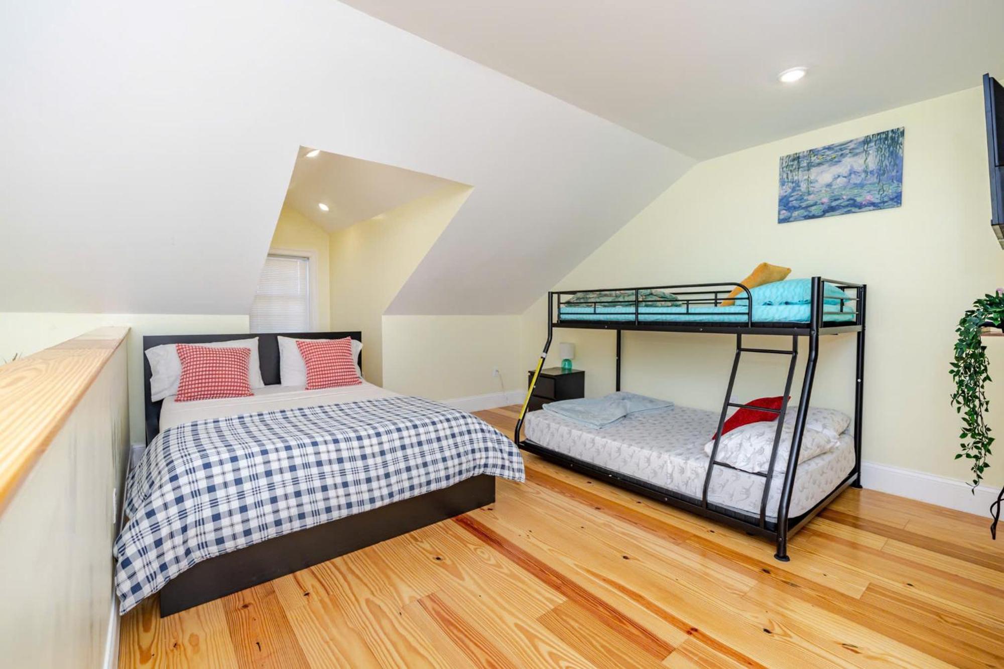 Апартаменти 37 - 3Br Quincy - Cozy Townhouse Near Blue Hills Екстер'єр фото