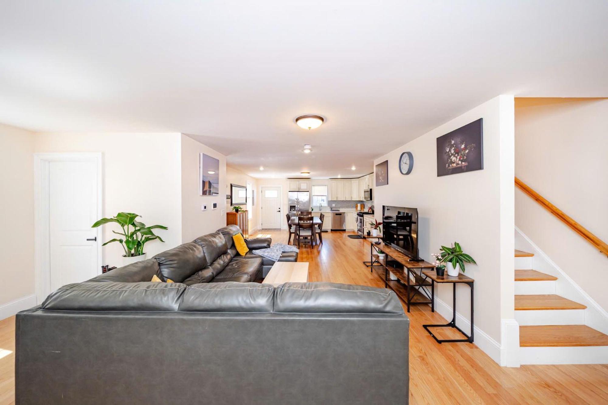 Апартаменти 37 - 3Br Quincy - Cozy Townhouse Near Blue Hills Екстер'єр фото