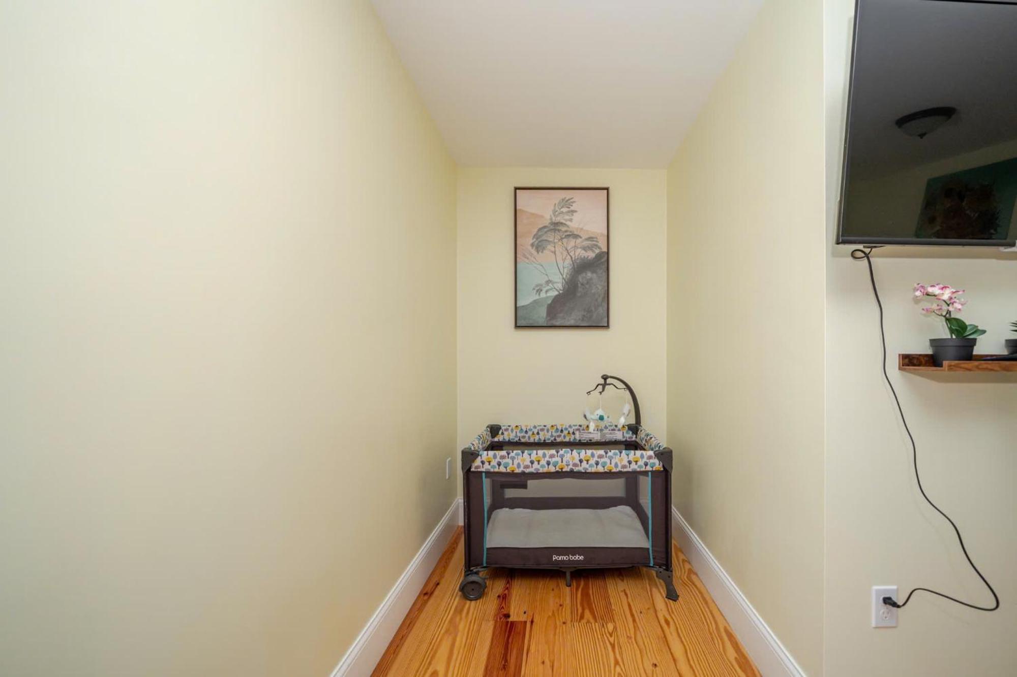 Апартаменти 37 - 3Br Quincy - Cozy Townhouse Near Blue Hills Екстер'єр фото