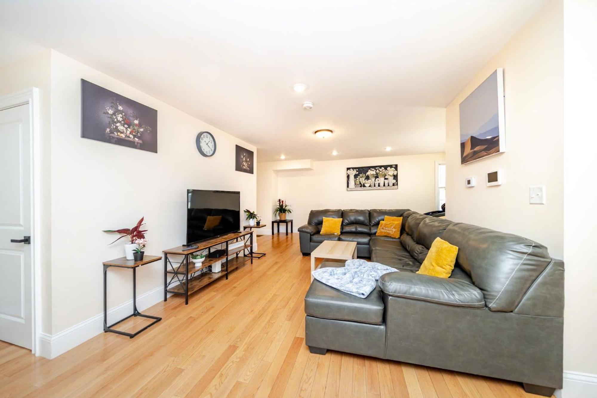 Апартаменти 37 - 3Br Quincy - Cozy Townhouse Near Blue Hills Екстер'єр фото